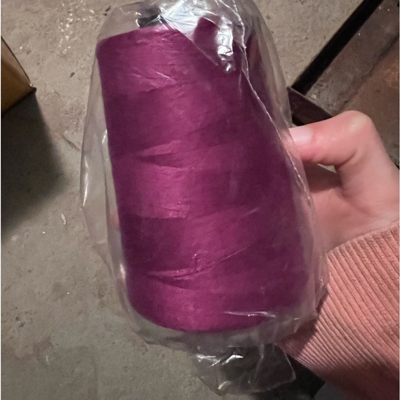 Overlock Thread Cones - Picture 2 of 3